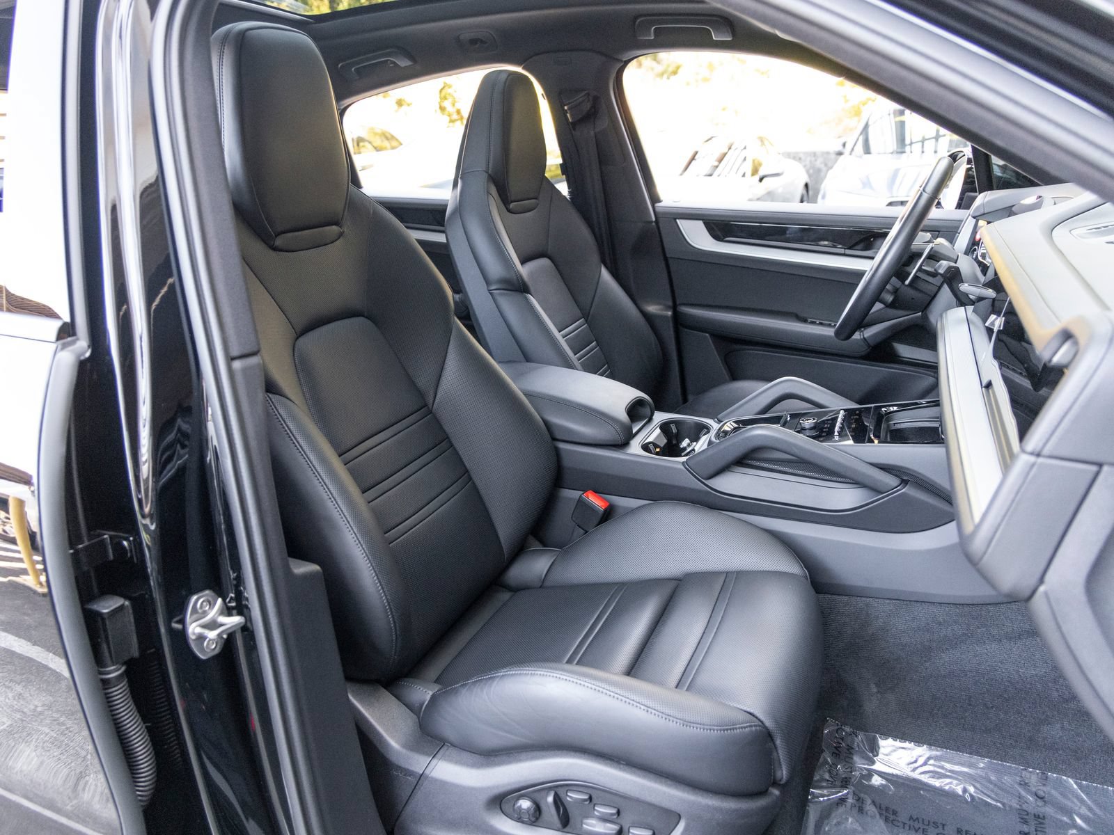 Used 2024 Porsche Cayenne Coupe AWD/4WD image 64