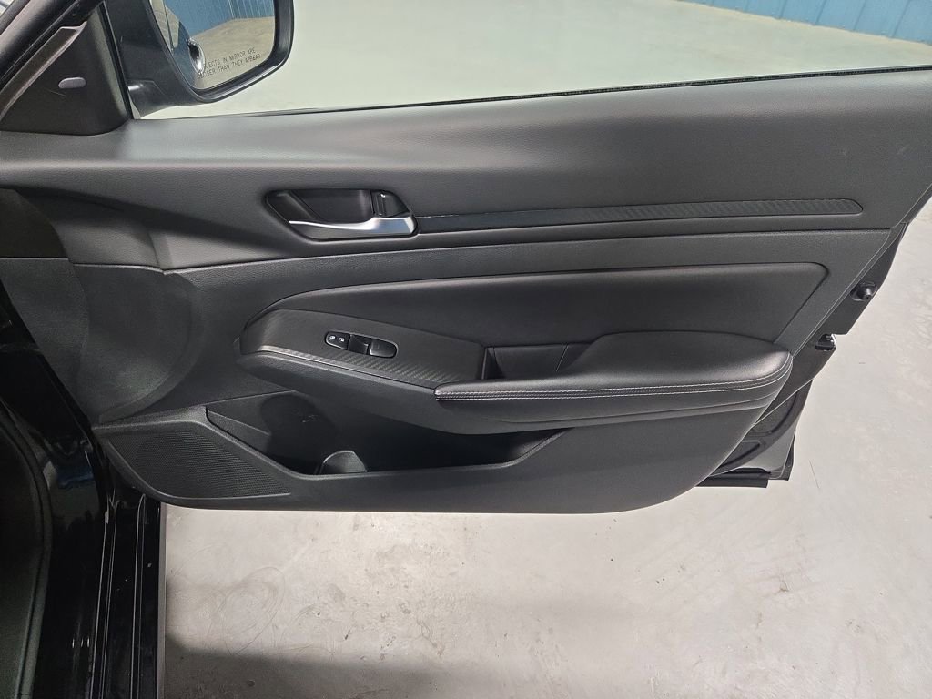 Used 2024 Nissan Altima 2.5 SV image 28