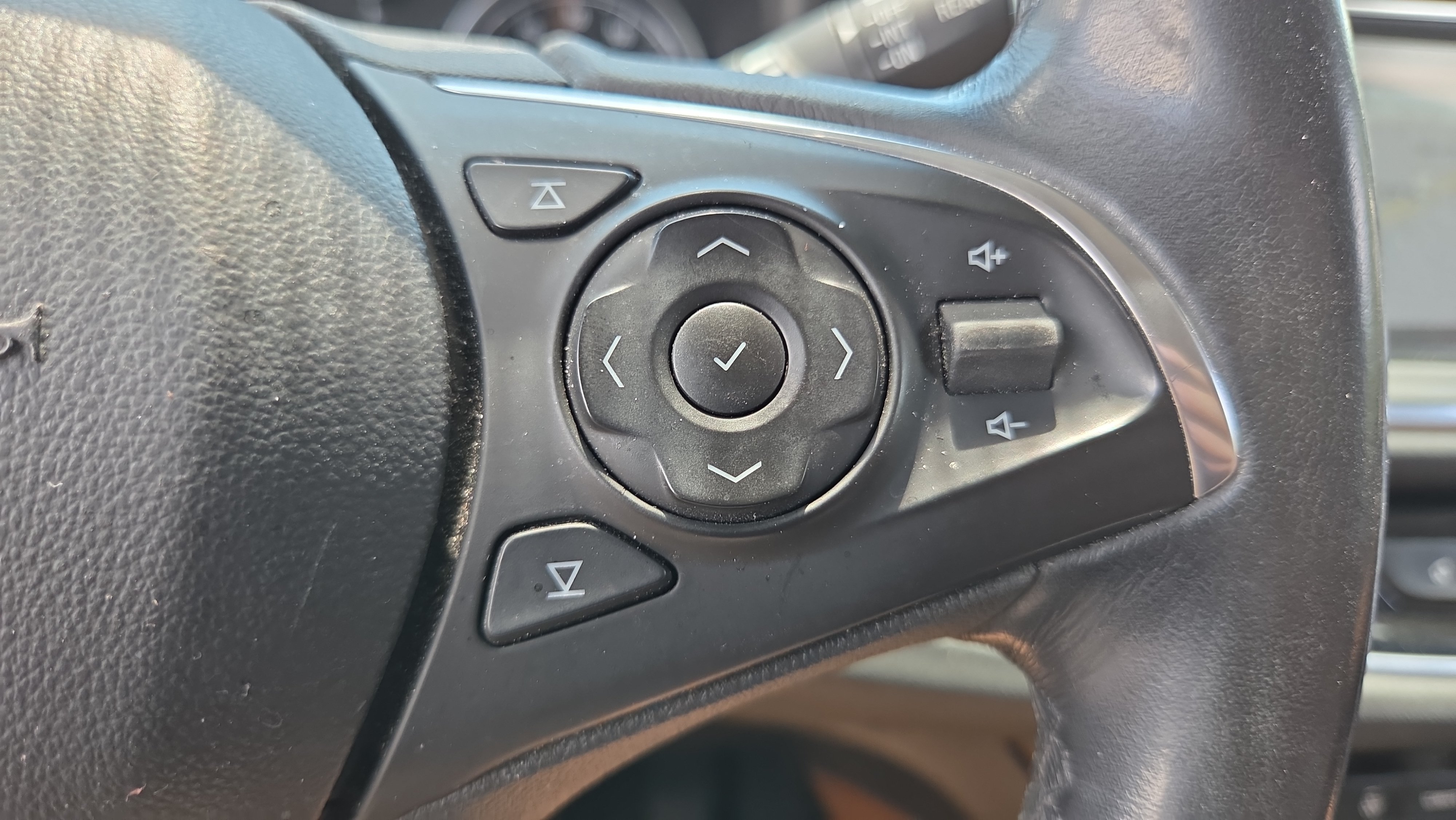Used 2019 Buick Enclave Essence w/ Trailering Package, 5000 lbs. FWD image 21