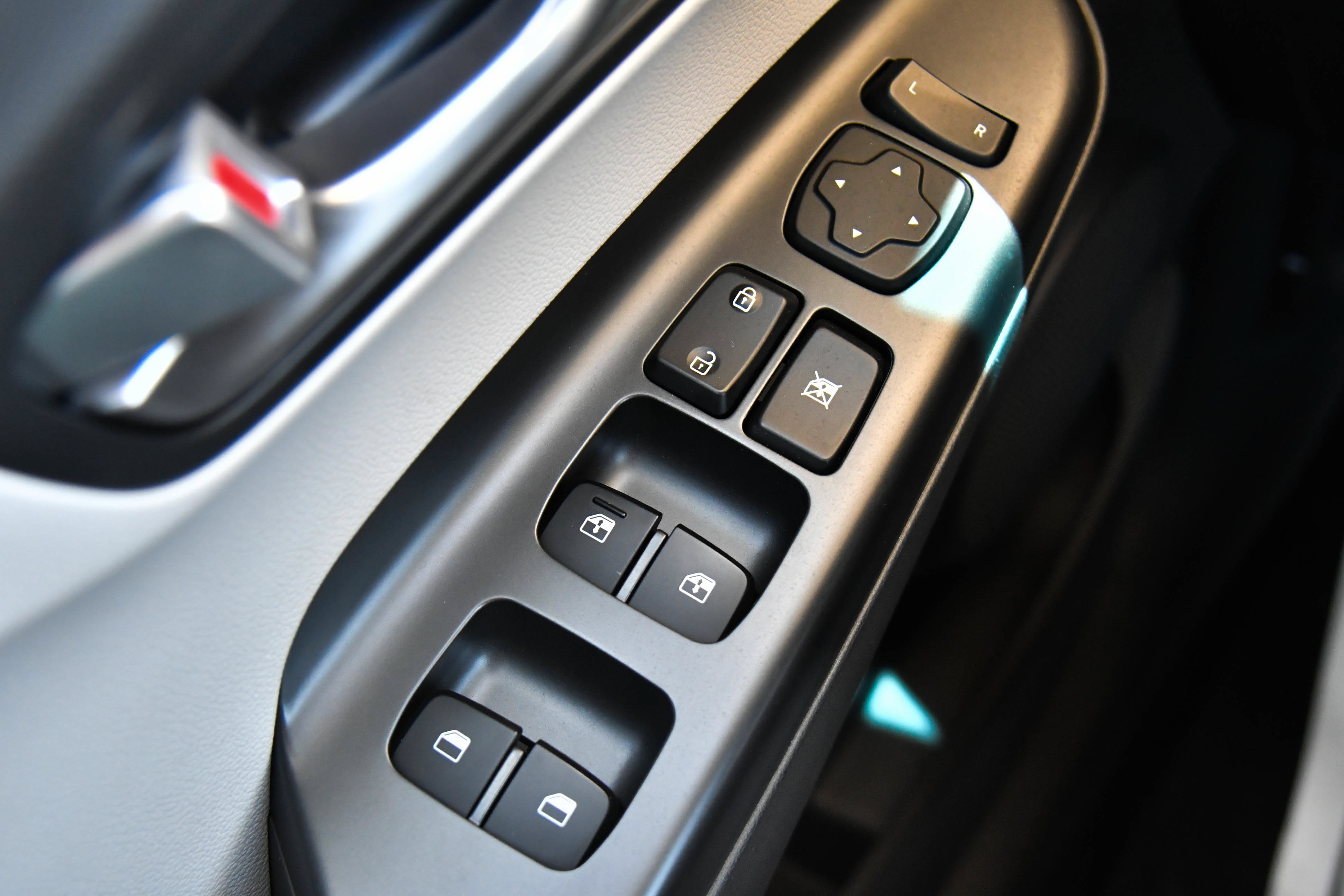 Used 2023 Hyundai Kona SE w/ Cargo Package FWD image 32