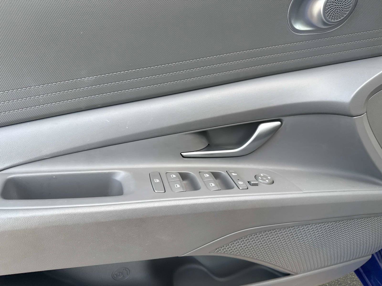 Used 2023 Hyundai Elantra SEL w/ Cargo Package image 18