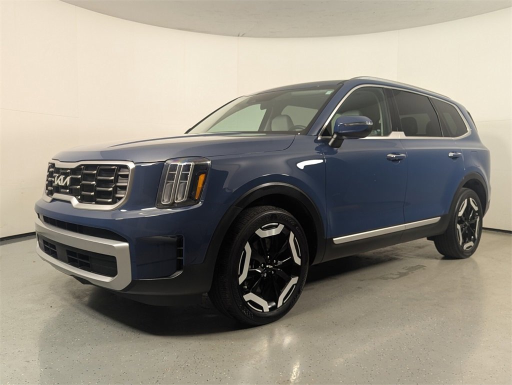 Used 2023 Kia Telluride S image 3