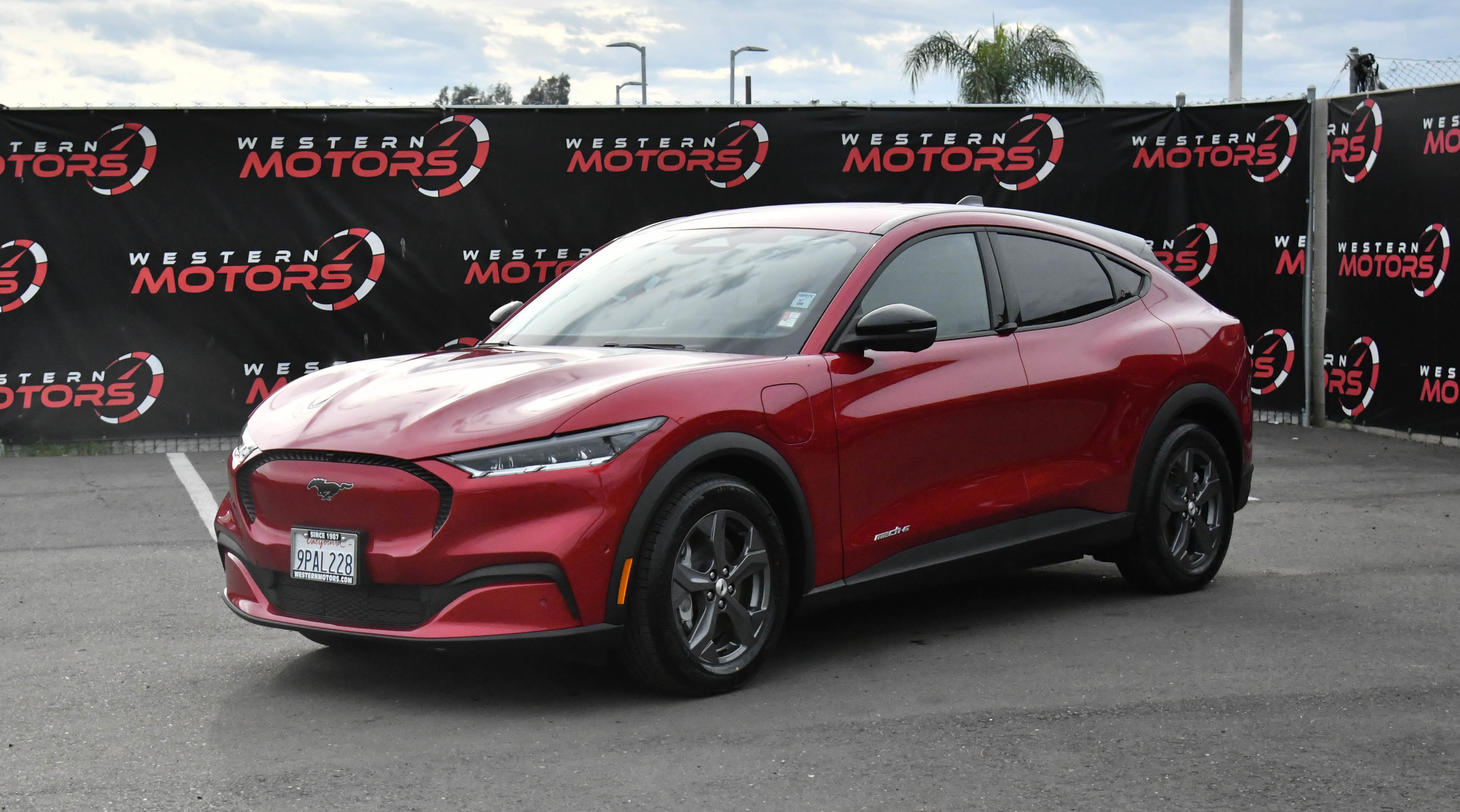 Used 2023 Ford Mustang Mach-E Select image 3