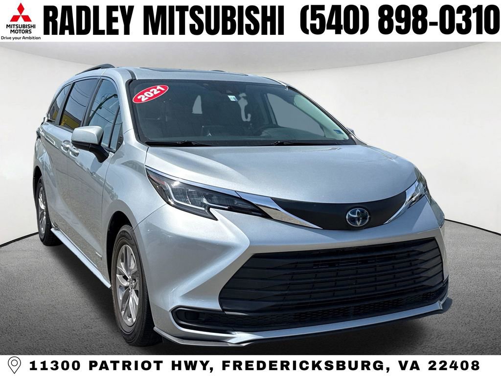 Used 2021 Toyota Sienna LE w/ LE Plus Package image 21