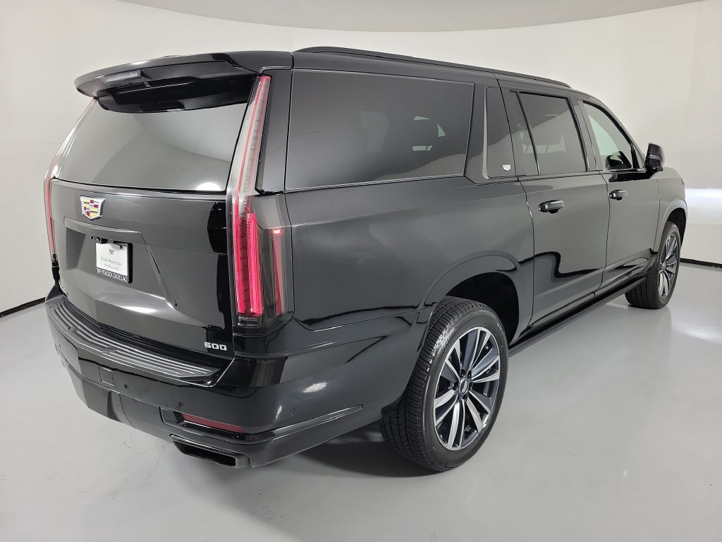 Used 2025 Cadillac Escalade ESV Sport AWD/4WD image 4