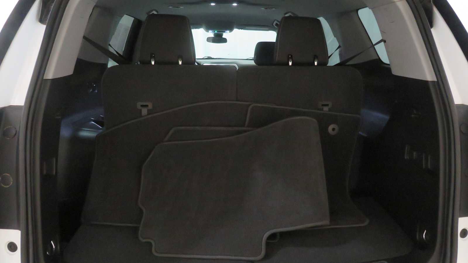 Used 2023 GMC Acadia SLE w/ Driver Convenience Package image 24