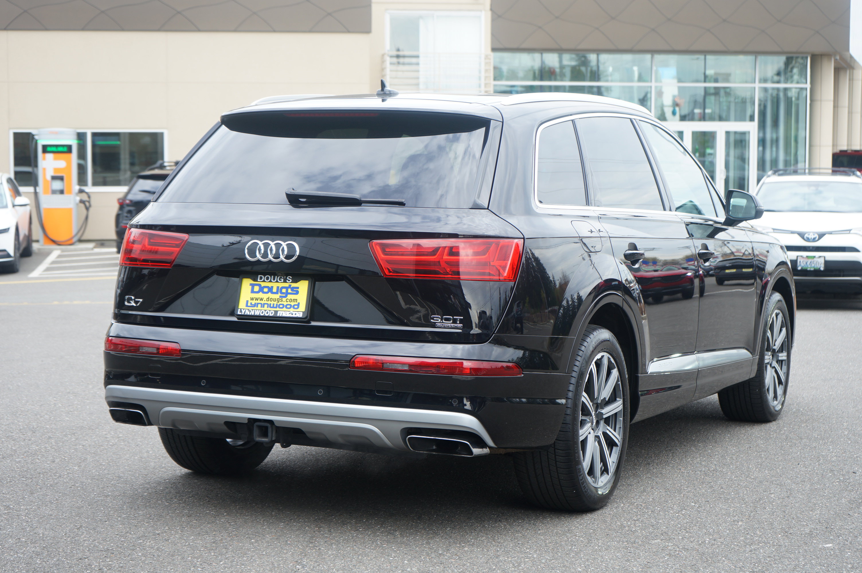 Used 2017 Audi Q7 3.0T Premium Plus image 4