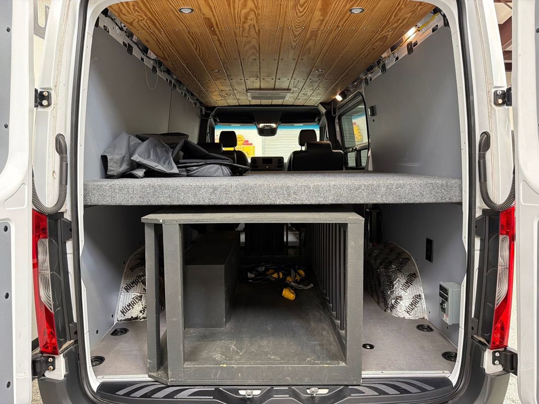 Used 2020 Mercedes-Benz Sprinter 2500 image 42