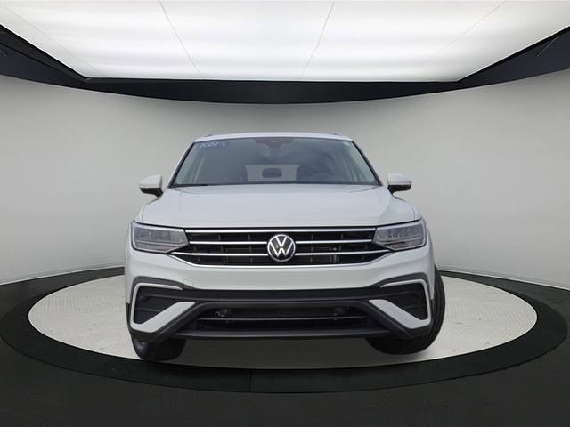 Certified 2022 Volkswagen Tiguan SE image 2