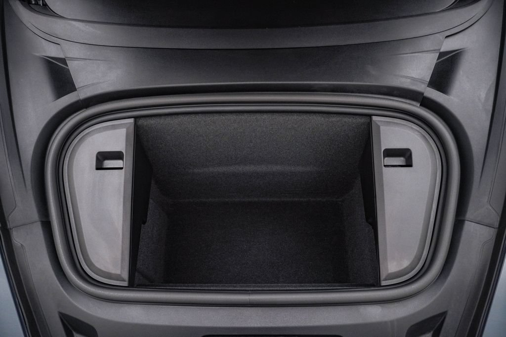 Certified 2025 Porsche Taycan AWD/4WD image 29