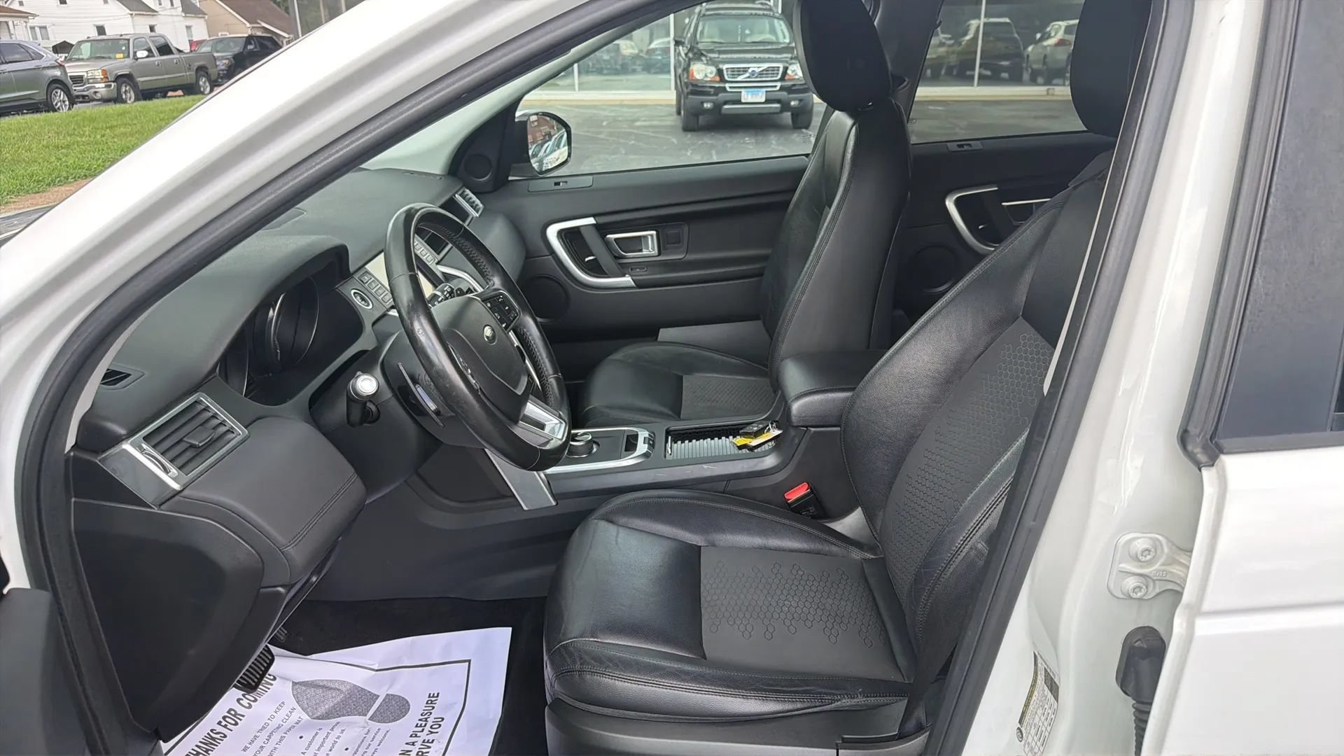 Used 2017 Land Rover Discovery Sport SE AWD/4WD image 9