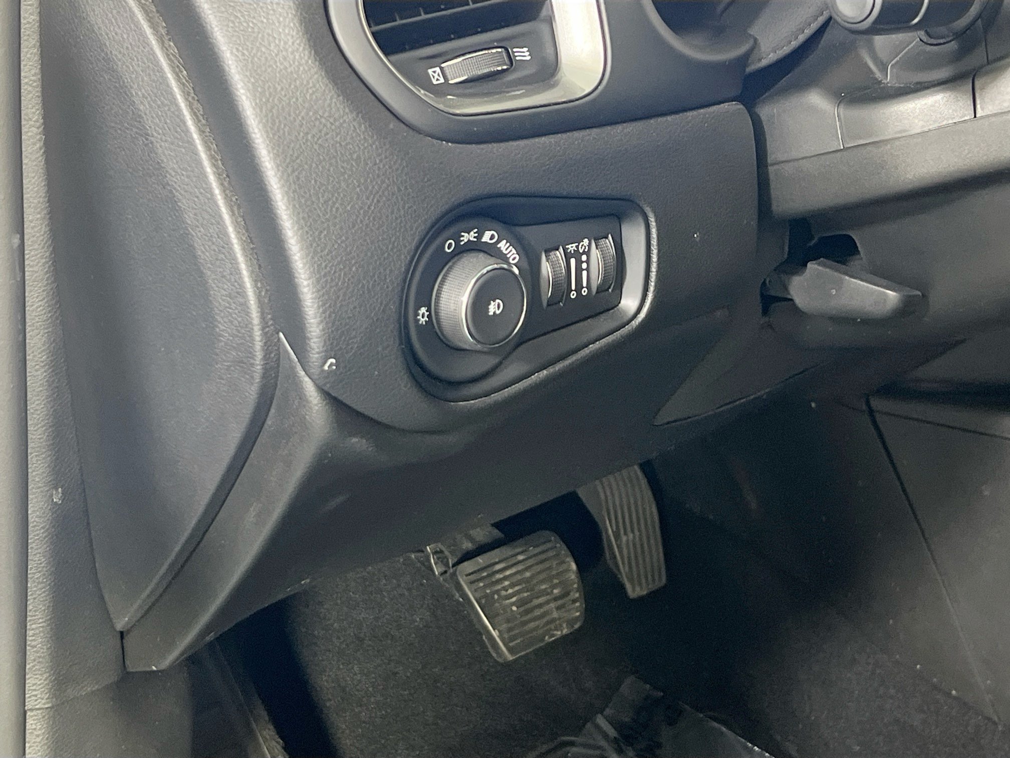 Used 2022 Jeep Renegade Latitude w/ Convenience Group AWD/4WD image 10