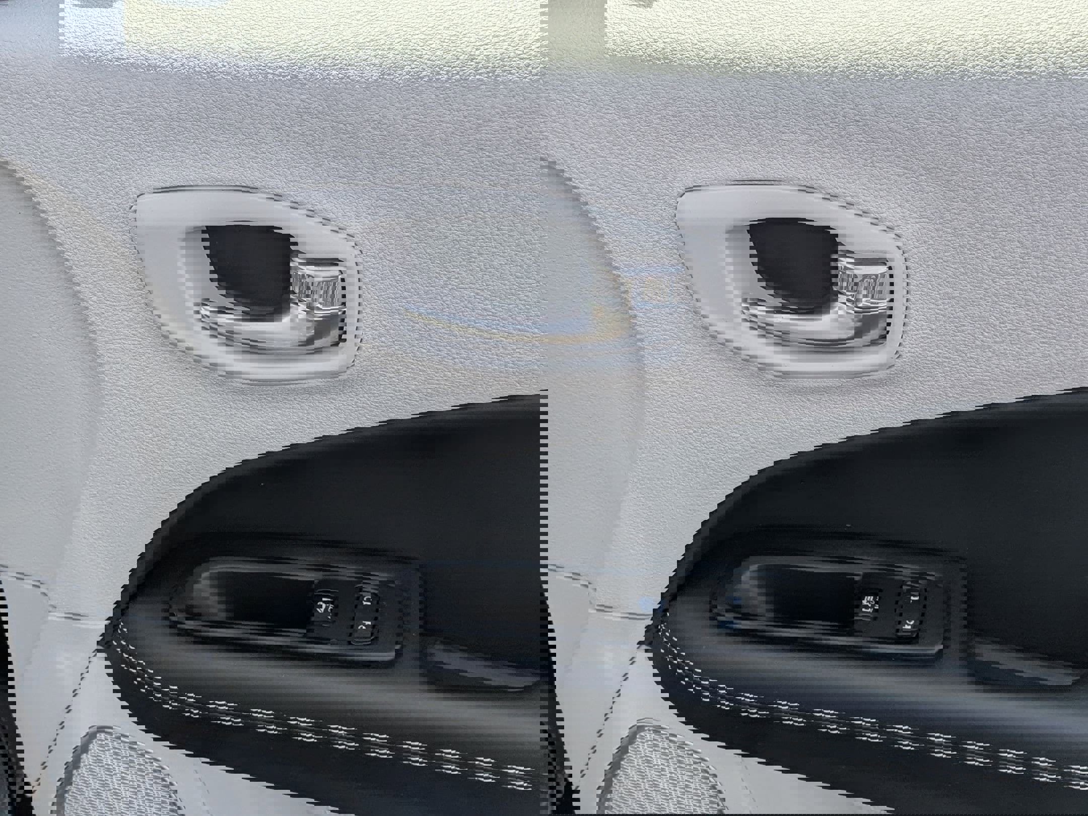 Used 2020 Jeep Compass Latitude image 30