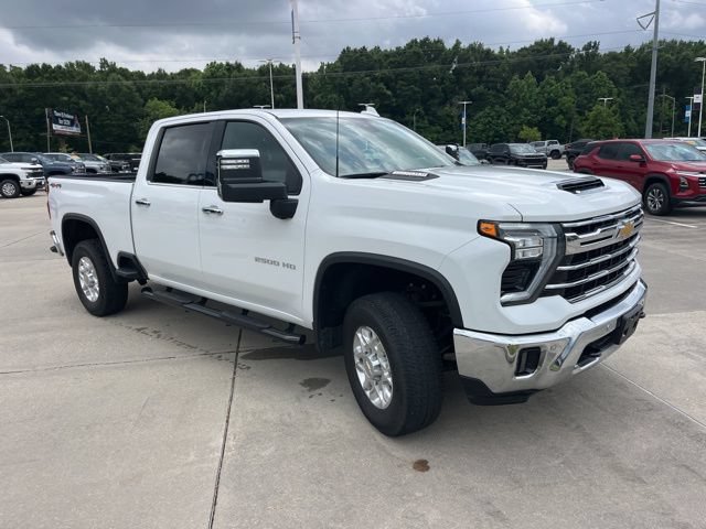 Used 2025 Chevrolet Silverado 2500 LTZ w/ LTZ Convenience Package AWD/4WD image 14