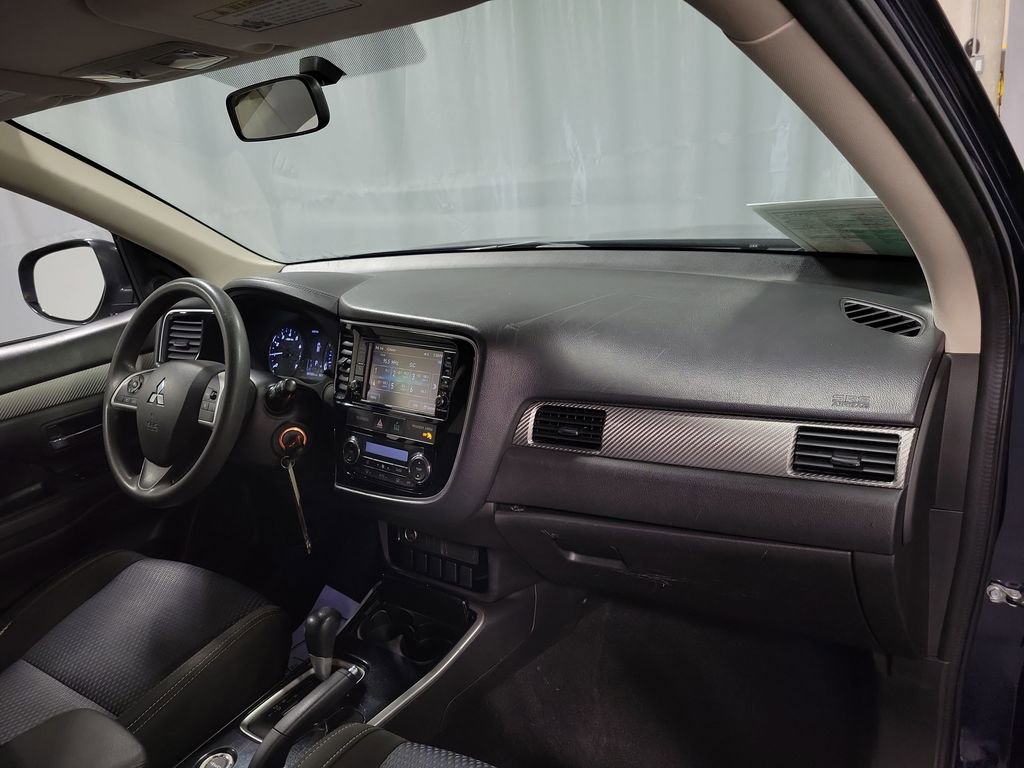 Used 2018 Mitsubishi Outlander SE image 27