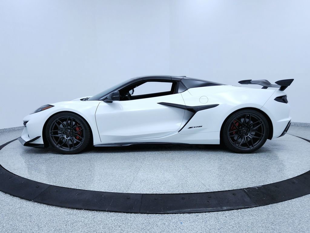 Used 2024 Chevrolet Corvette Z06 image 2