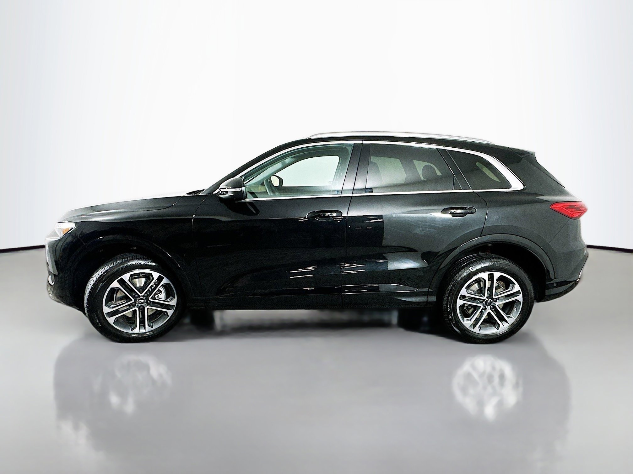 Used 2025 Audi Q5 Premium Plus w/ Premium Plus image 4