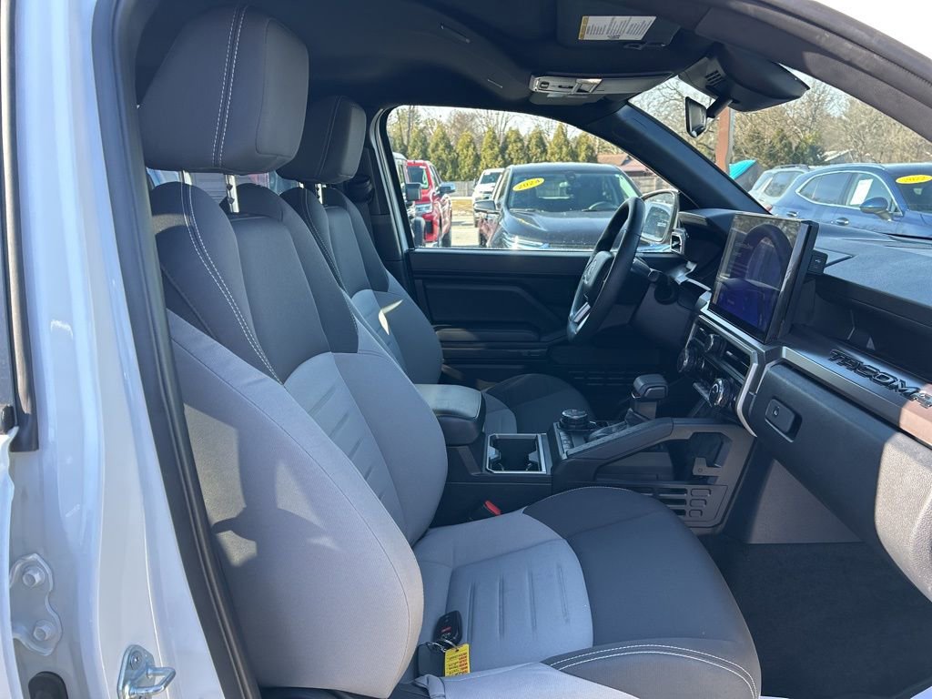 Used 2024 Toyota Tacoma TRD Off-Road image 18