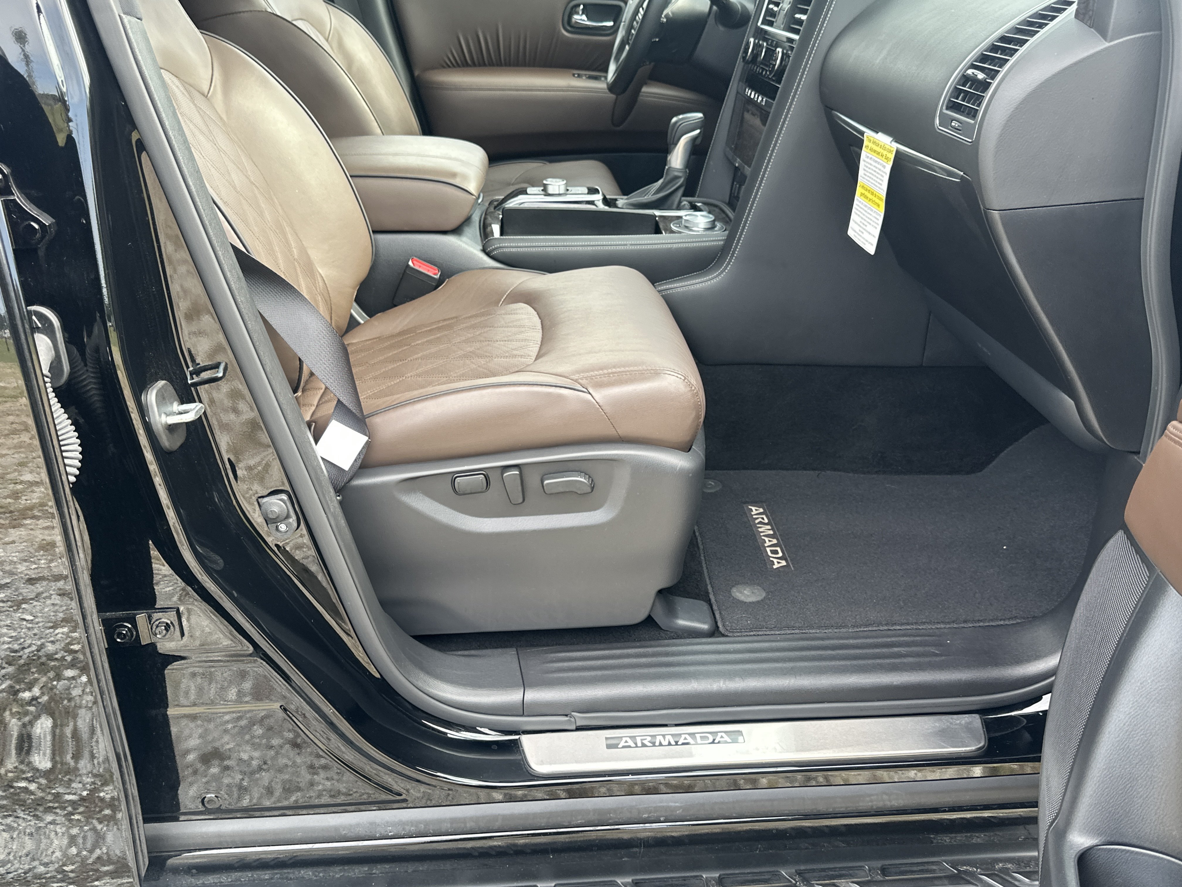 Used 2024 Nissan Armada Platinum w/ Captain's Chairs Package AWD/4WD image 13