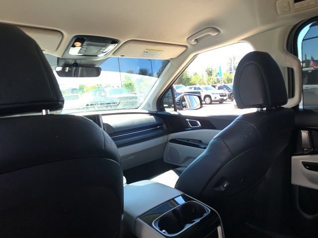 Used 2022 Kia Carnival EX FWD image 11