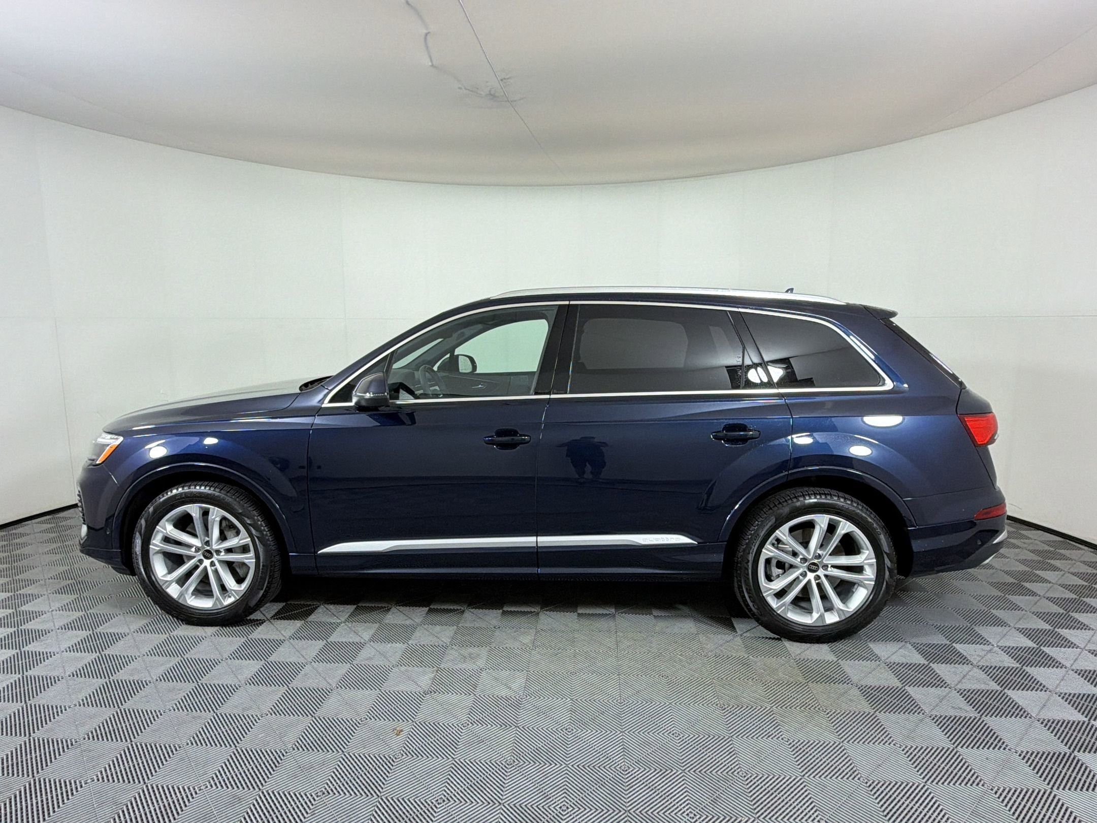 Used 2025 Audi Q7 3.0T Prestige AWD/4WD image 2