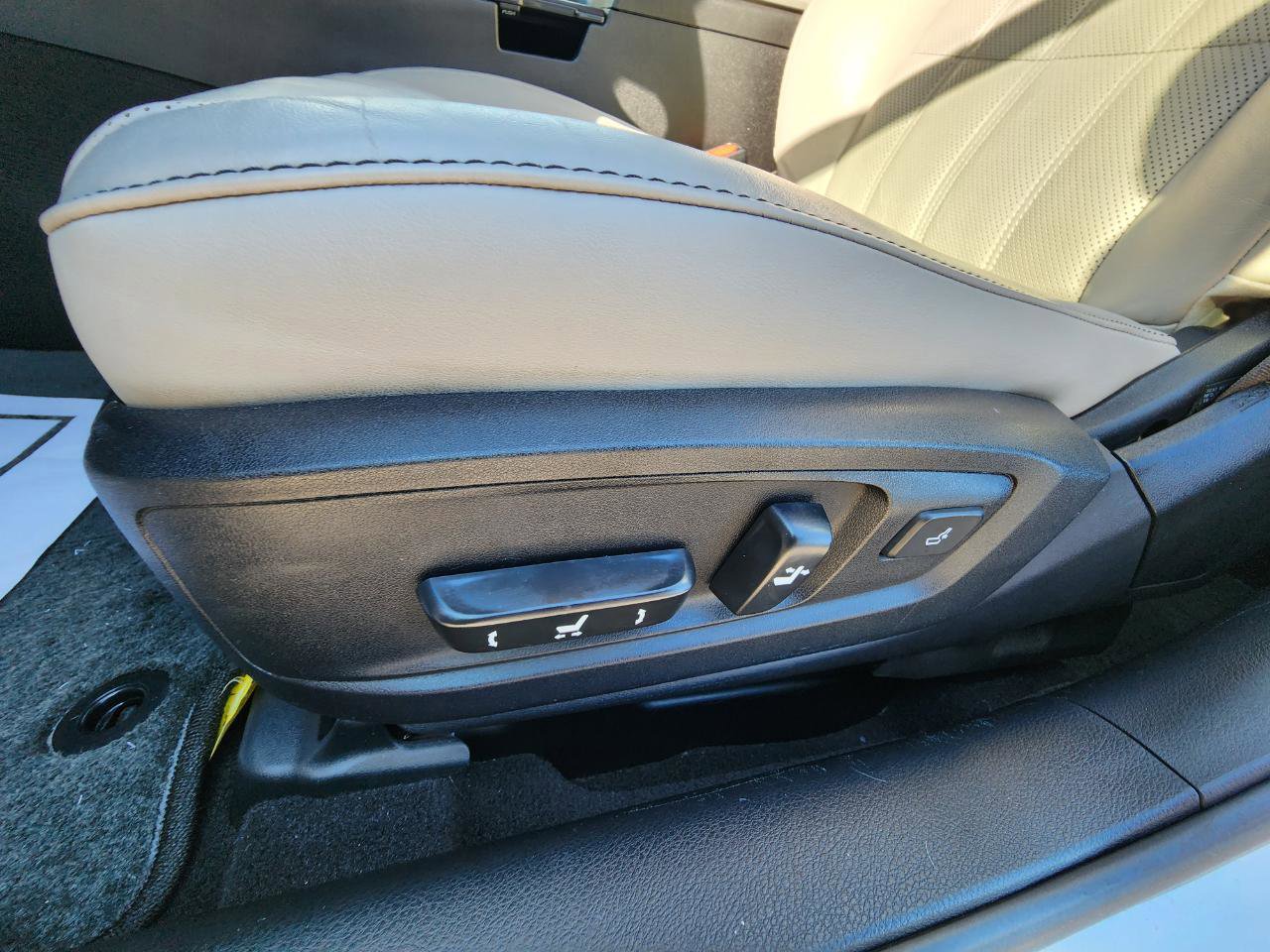 Used 2016 Lexus ES 350 w/ Luxury Package w/Wood Trim image 28