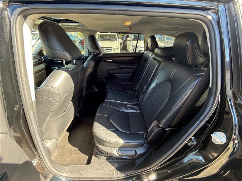 Used 2023 Toyota Highlander XLE FWD image 21