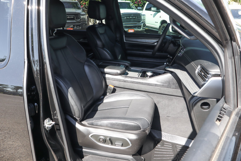 Used 2024 Jeep Wagoneer Series II RWD image 47