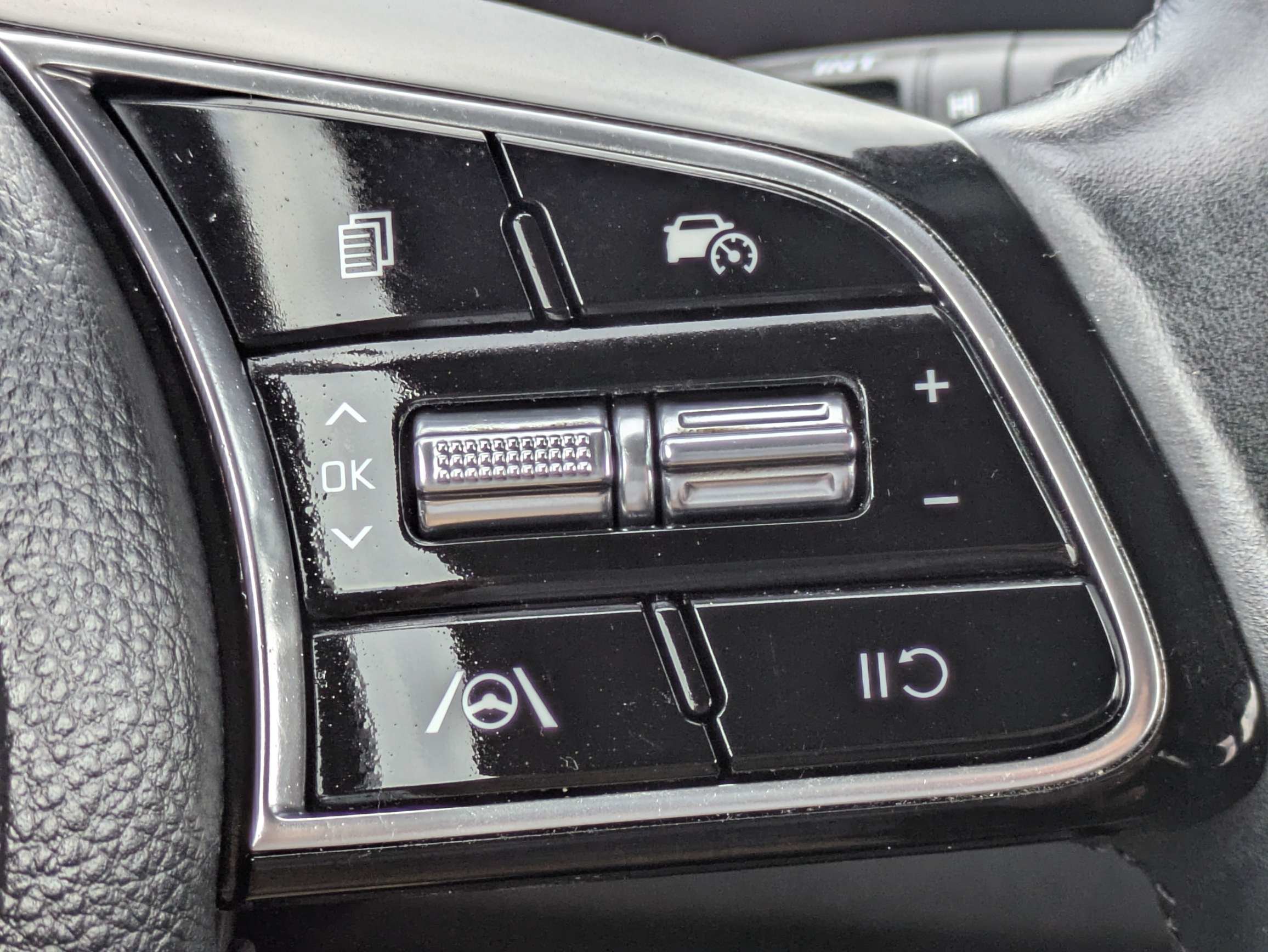 Certified 2024 Kia Seltos EX FWD image 33