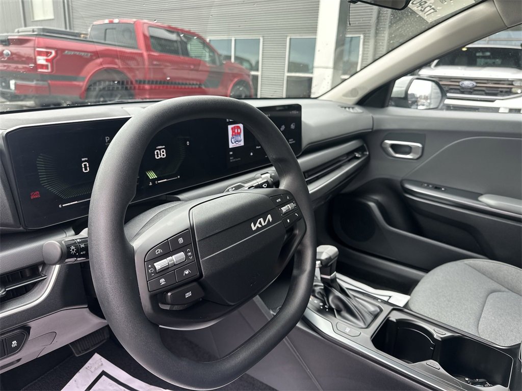 Used 2025 Kia K4 LXS image 10