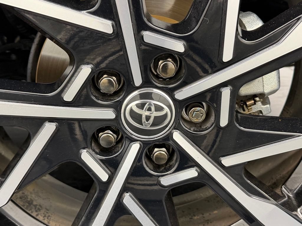Certified 2025 Toyota Prius Plug-In Hybrid FWD image 17