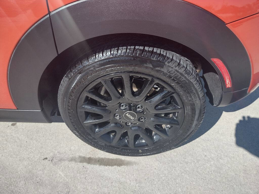 Used 2019 MINI Cooper 4-Door Hardtop w/ Storage Package image 23