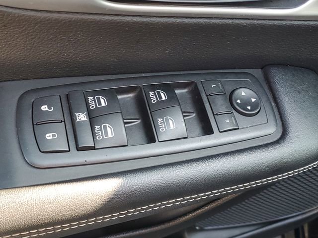 Used 2019 Chrysler Pacifica Touring-L Plus w/ S Appearance Package FWD image 16