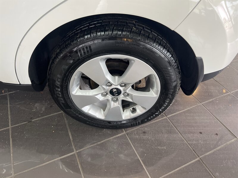 Used 2019 Kia Soul FWD image 34