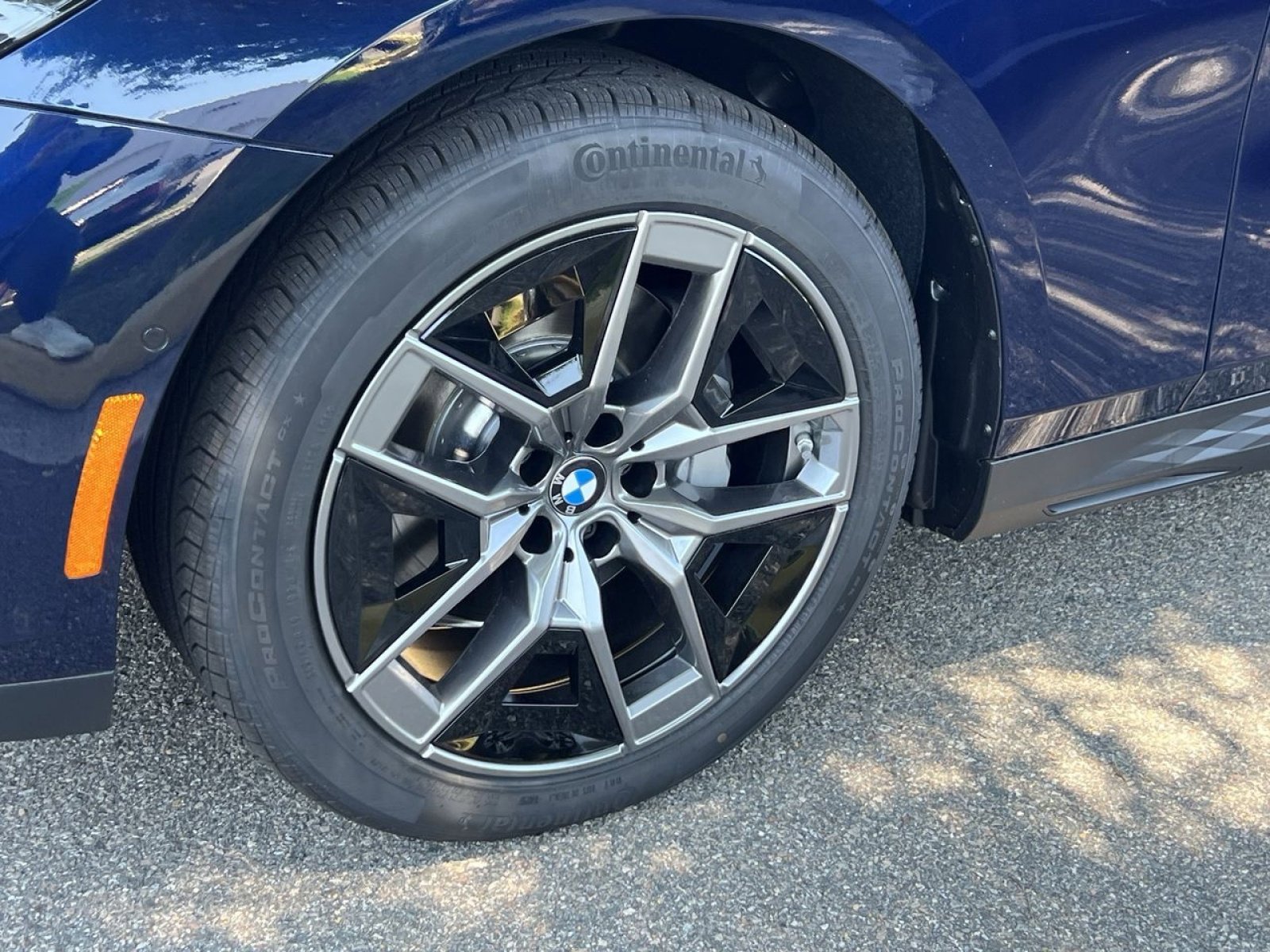 New 2026 BMW 530i xDrive w/ Premium Package AWD/4WD image 9