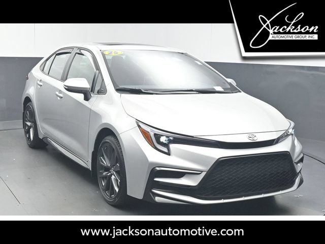 Used 2025 Toyota Corolla XSE FWD image 1