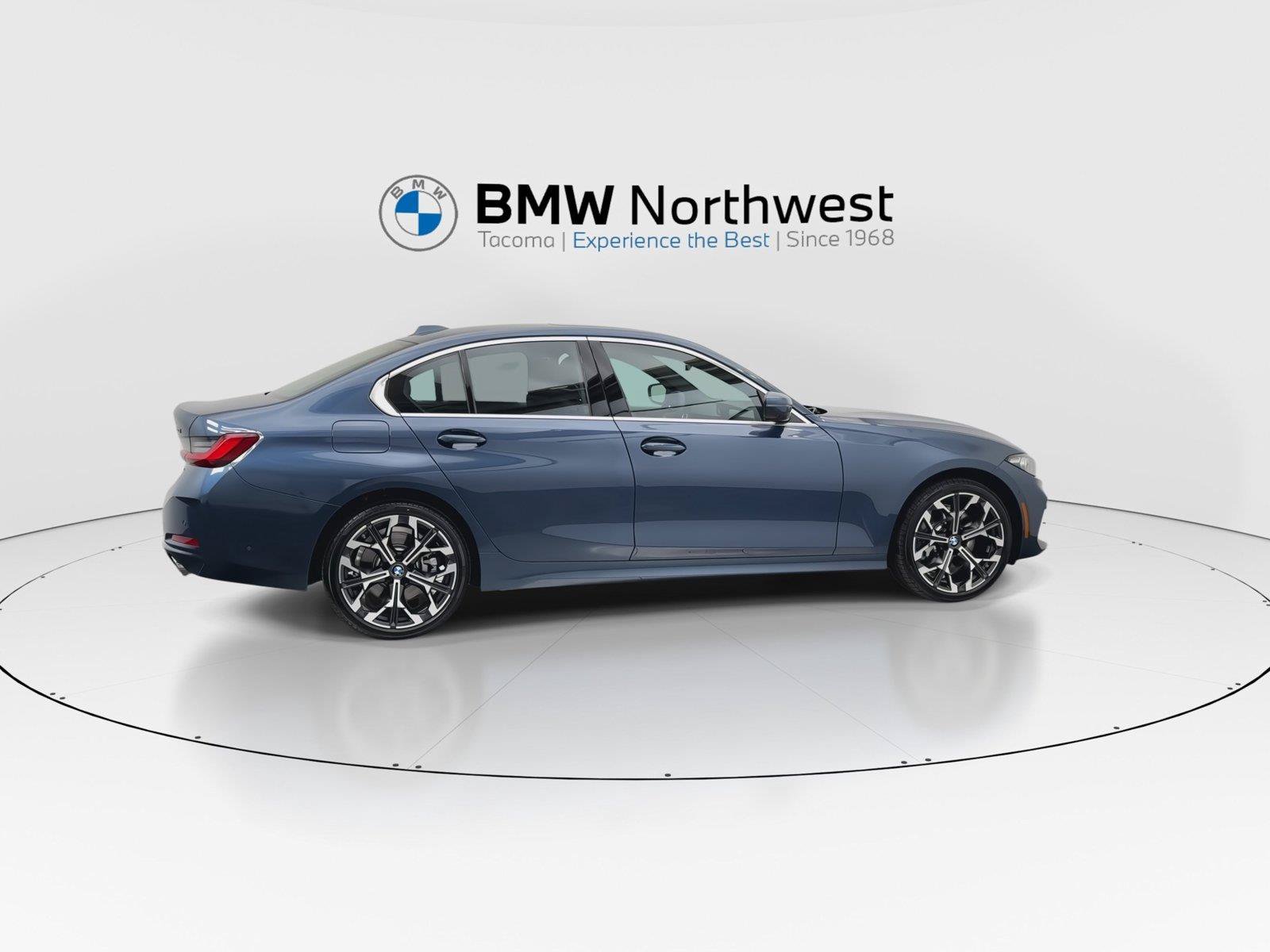 New 2026 BMW 330i xDrive Sedan w/ Convenience Package AWD/4WD image 4