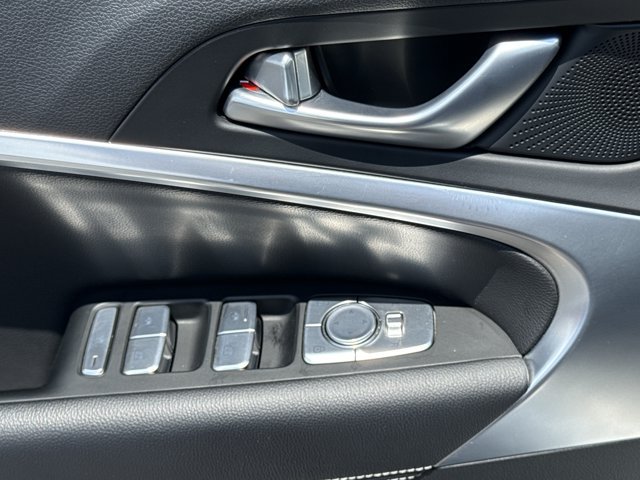 Used 2025 Genesis G70 2.5T RWD image 14