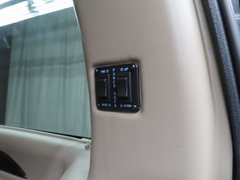 Used 2021 GMC Savana 2500 RWD image 34