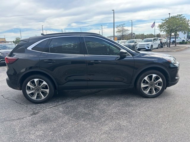 Used 2024 Ford Escape Platinum AWD/4WD image 2