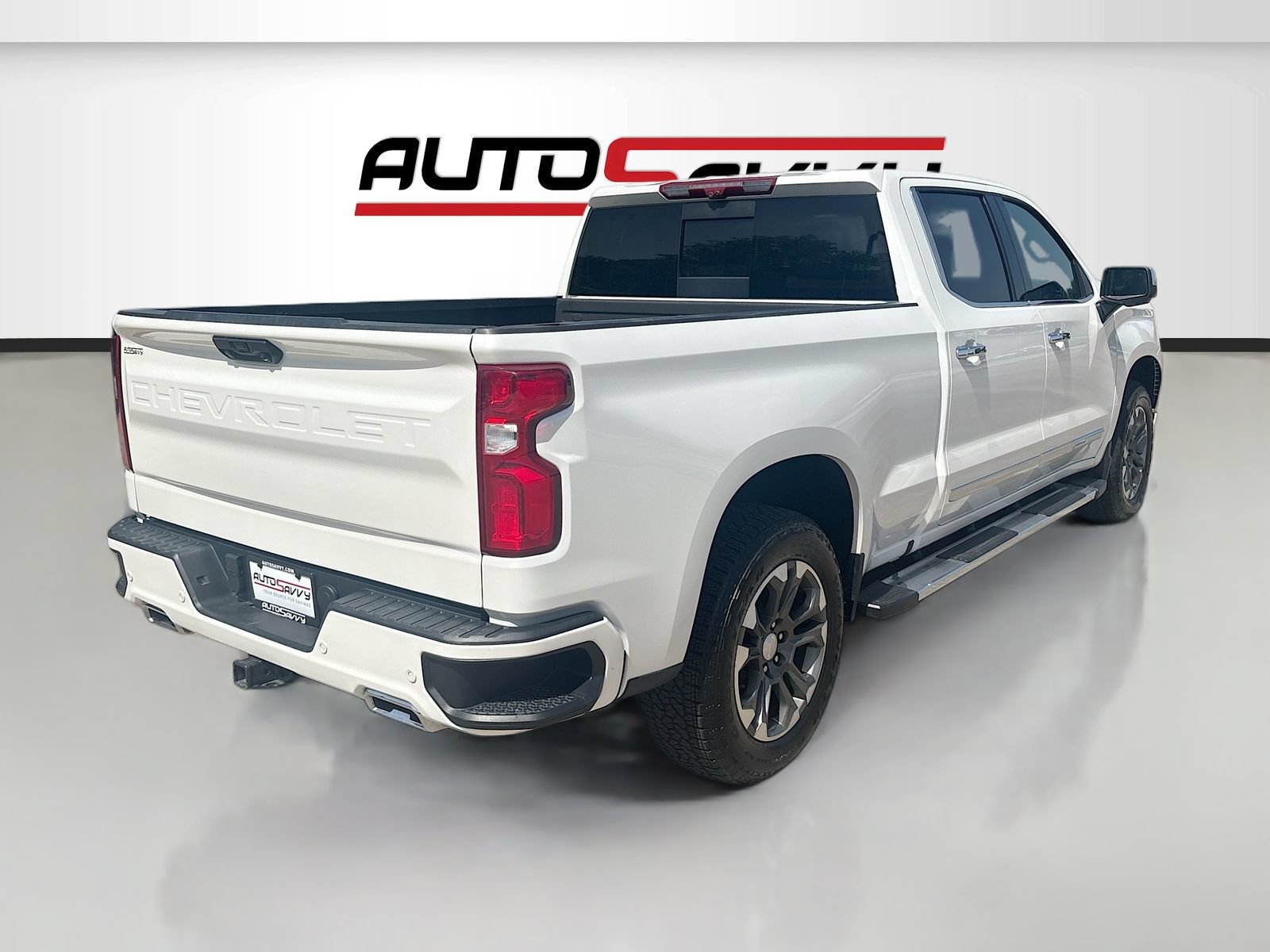 Used 2024 Chevrolet Silverado 1500 High Country w/ Technology Package AWD/4WD image 7