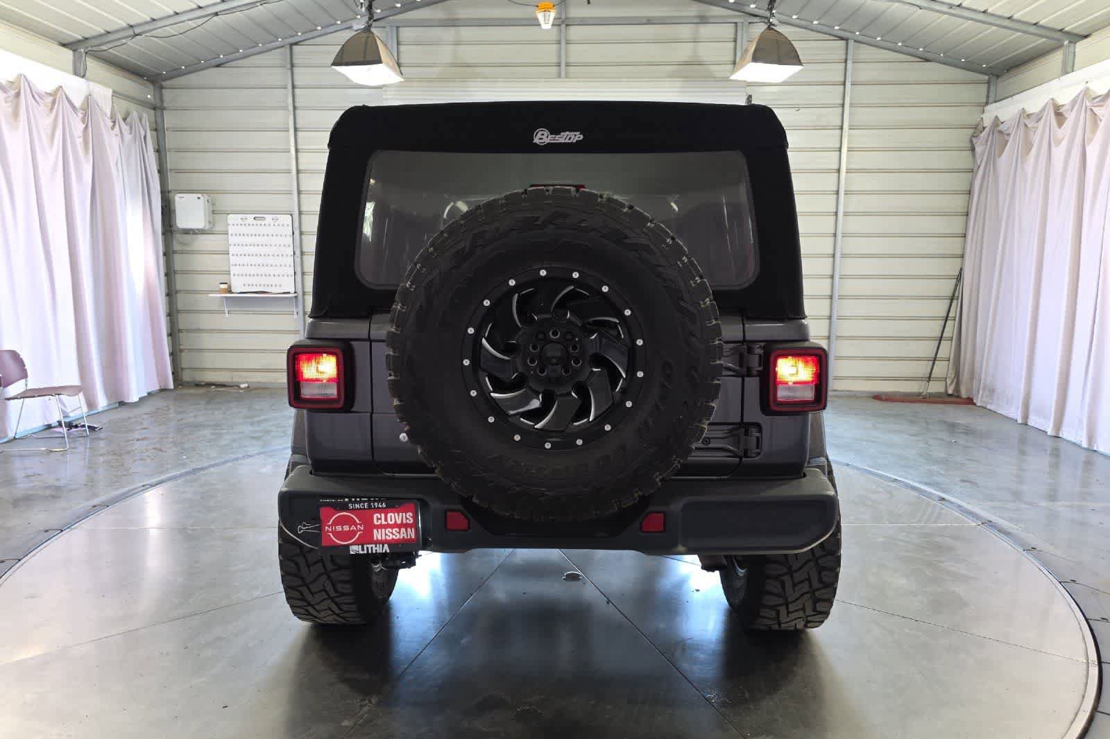 Used 2019 Jeep Wrangler Unlimited Sahara AWD/4WD image 8