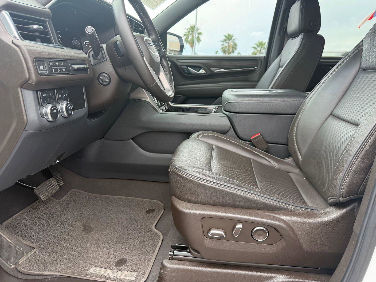 Used 2024 GMC Yukon Denali image 3