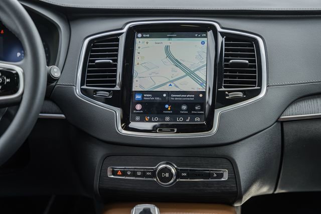 Used 2023 Volvo XC90 B6 Ultimate w/ Lounge Package image 22