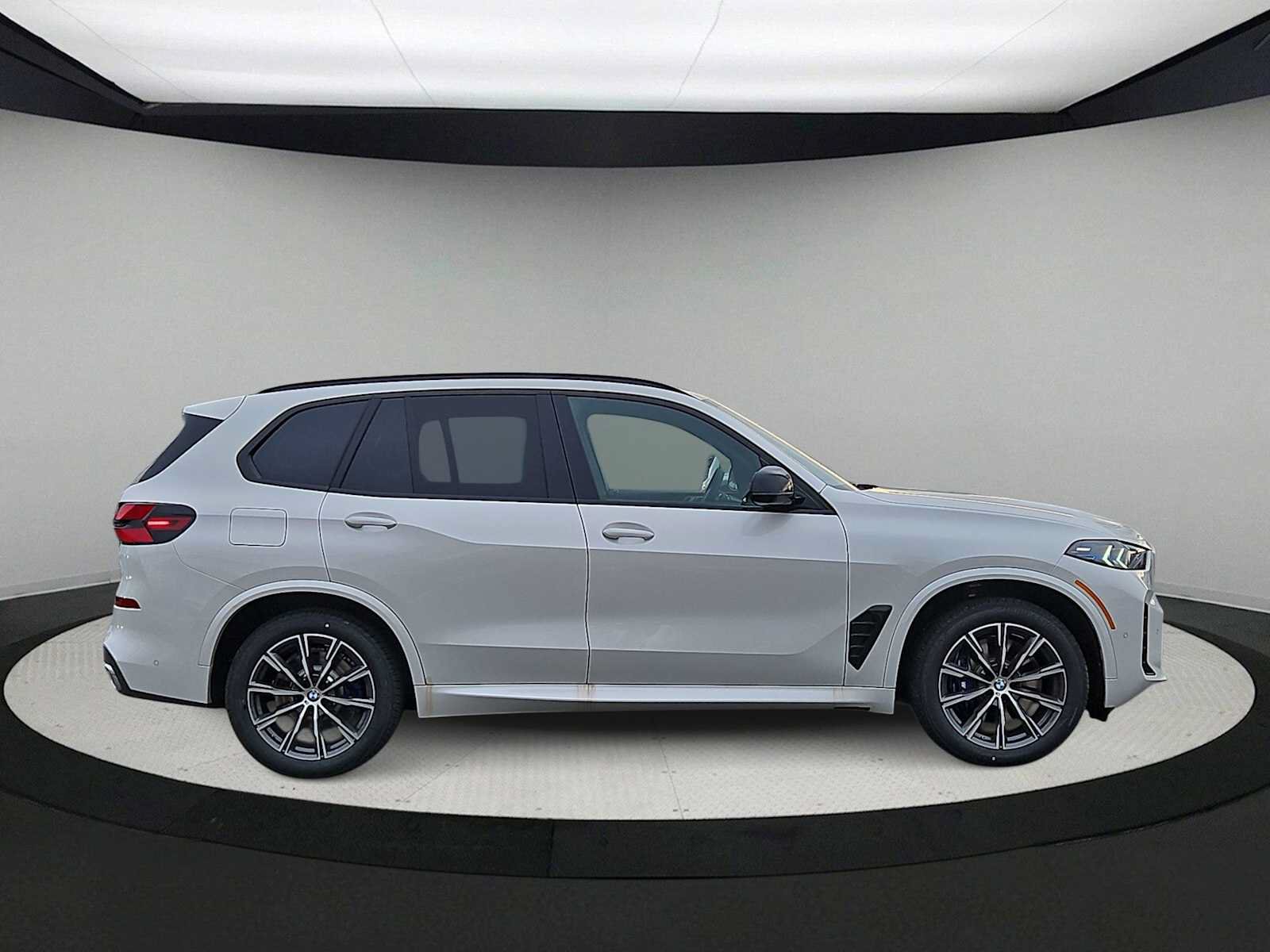Used 2026 BMW X5 M60i AWD/4WD image 9