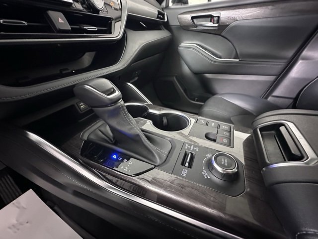 Used 2023 Toyota Highlander Platinum image 31