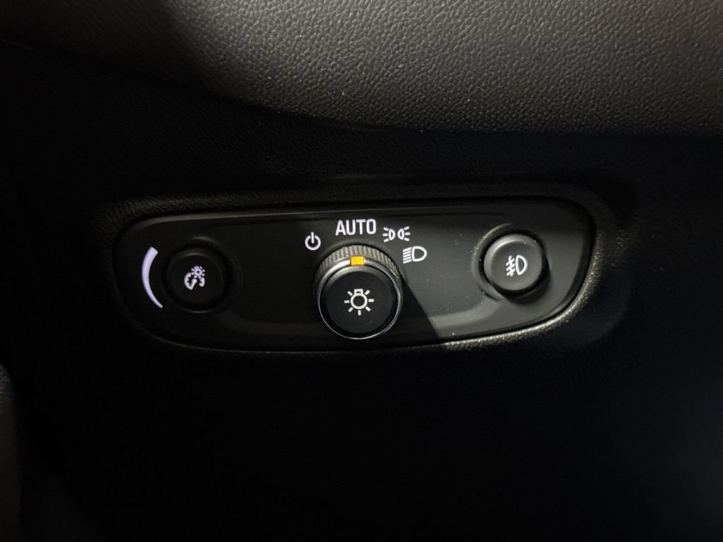 Used 2020 Chevrolet Equinox LT w/ Driver Convenience Package FWD image 18