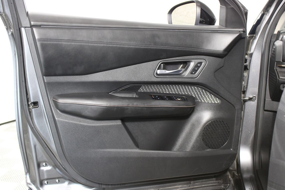 Used 2023 Nissan Ariya FWD image 6