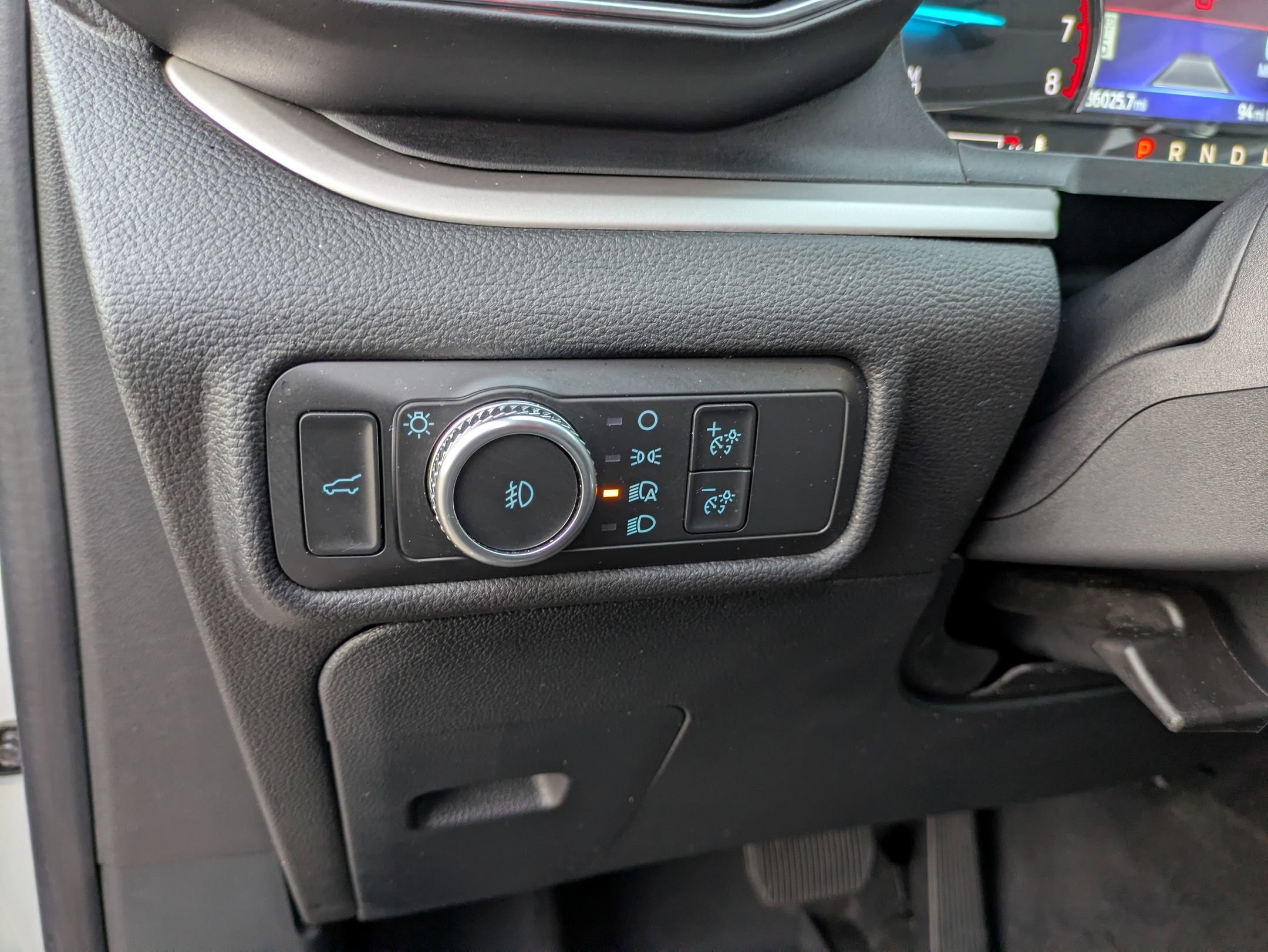 Certified 2022 Ford Explorer XLT w/ Equipment Group 202A image 17