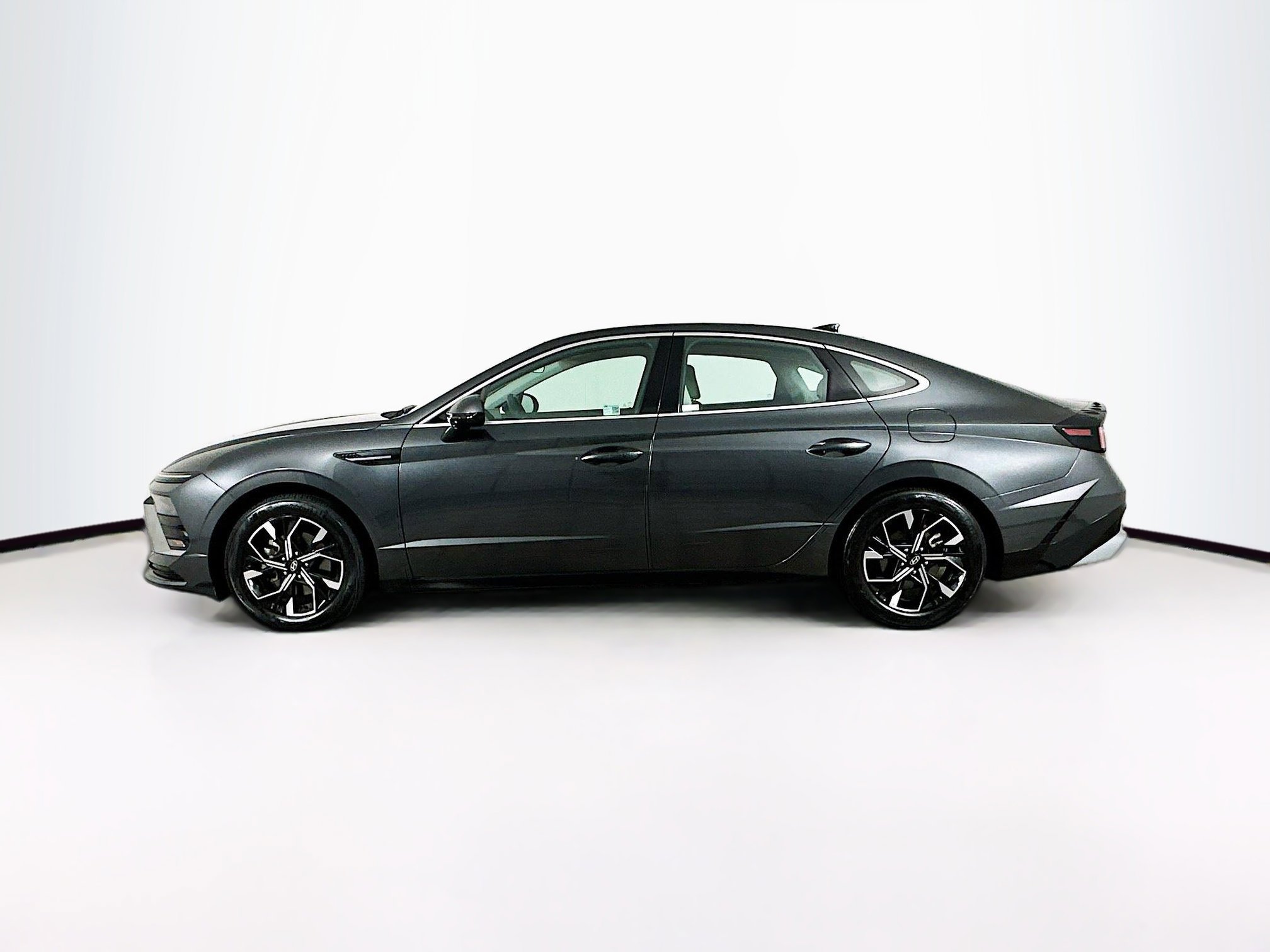 Used 2025 Hyundai Sonata SEL FWD image 4